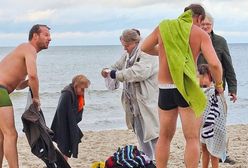 Anna Seniuk z rodziną na plaży w Dębkach