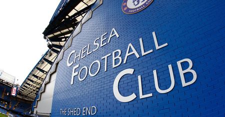 Chelsea zamiast karać kibiców będzie ich edukować w Auschwitz. Brytyjskie media piszą o "polskim obozie"