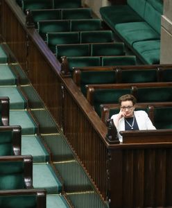 Gorąca noc w Sejmie, a przed budynkiem pikieta. "Nie zachowuj się jak rozbrykany gimnazjalista"