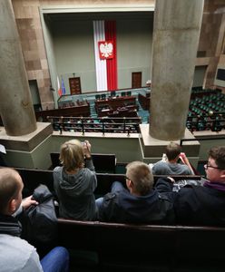 Jawne zarobki w NBP, rekompensata dla TVP i śledztwo ws. Adamowicza. Gorąco w Sejmie