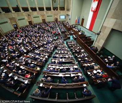 Sejm odrzucił projekt antyszczepionkowców, posiedzenie trwa. Relacja na żywo z parlamentu