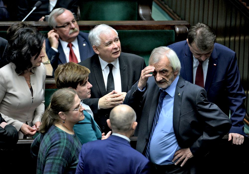 Sondaż partyjny. PiS zostawia w tyle PO