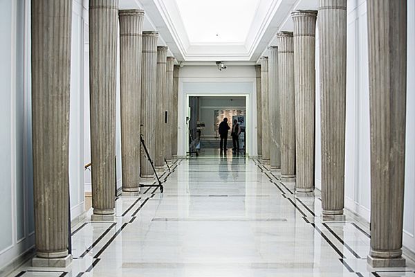 Sejm zamienia się w twierdzę. Polacy piszą do Lecha Wałęsy, były prezydent rozważa przyjazd