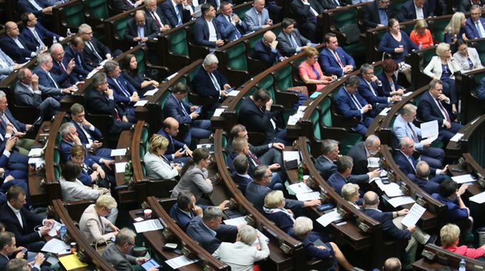 Sejm uchwalił nowelizację ustawy o KRS. "Dramat!"