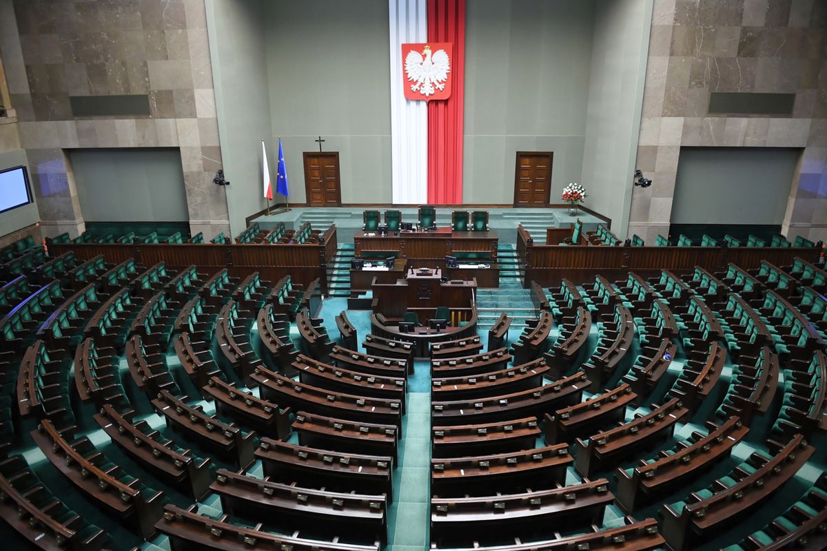 Parlament. Sejm IX kadencji rozpoczął prace. Apel Andrzeja Dudy o "parlamentarny język" i współpracę