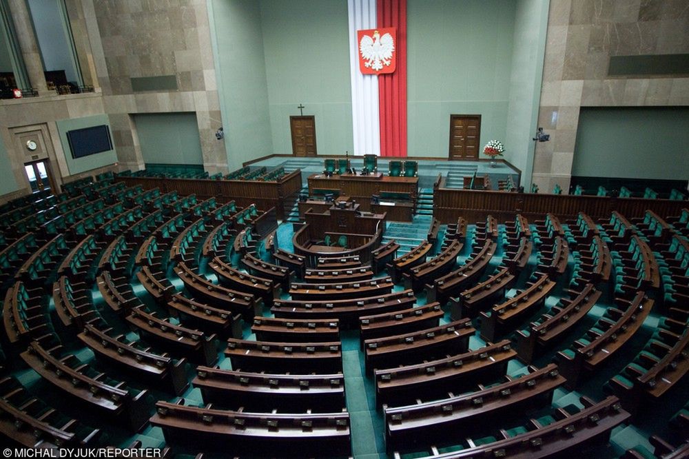 Sondaż: cztery partie w Sejmie. PiS bez zmian - na czele