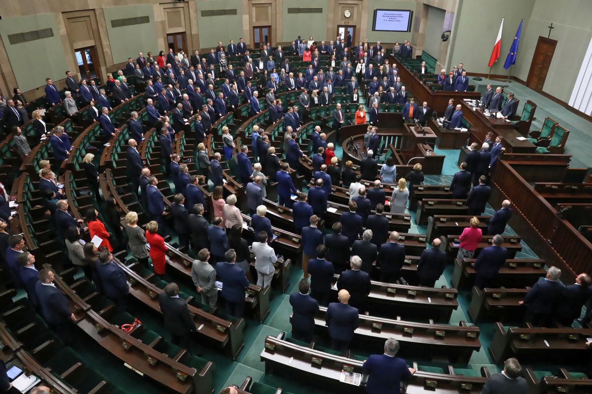 Trwa posiedzenie Sejmu. Ważą się losy strajku nauczycieli