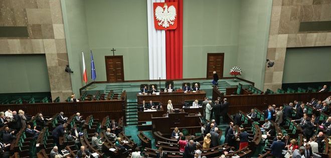 Rewia mody w Sejmie. 200 tysięcy na stroje dla pracownic!