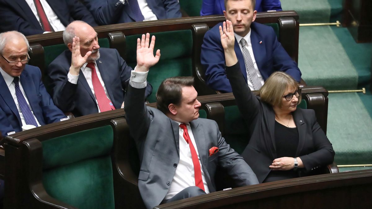 Głosowanie w Sejmie - posłowie odrzucili kluczowe poprawki Senatu