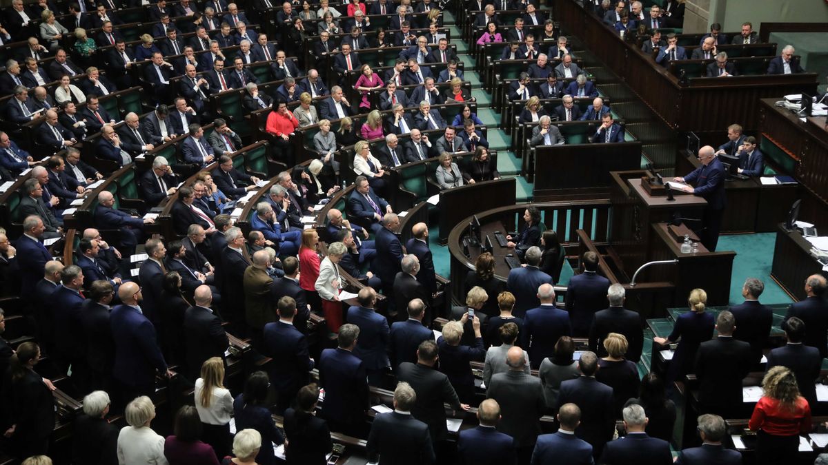 Posłowie podczas posiedzenia plenarnego Sejmu