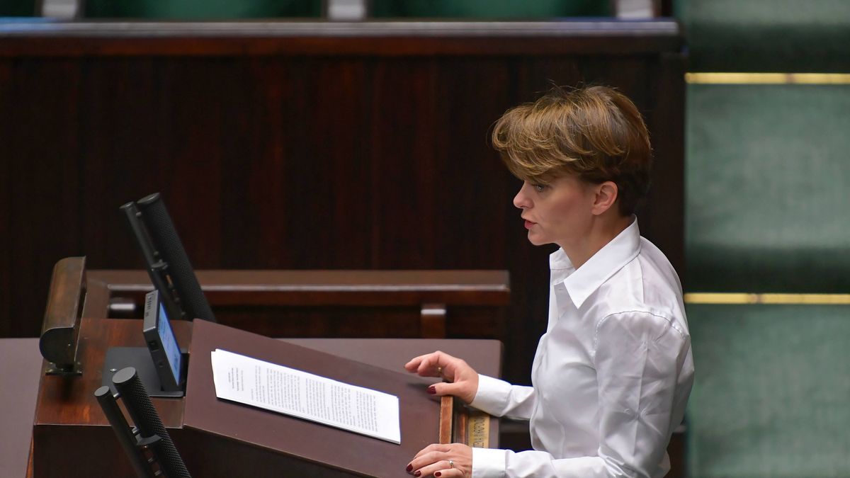 Minister rozwoju Jadwiga Emilewicz jest twarzą projektu rozszerzenia Małego ZUS
