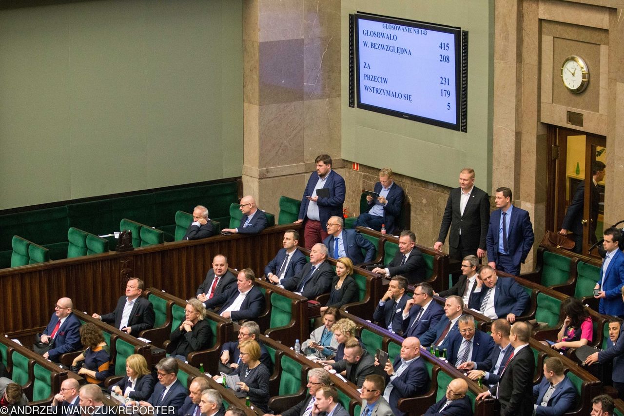 Sejm planuje wydać 2 mln złotych na nowe tablice. "Wszystkich zamurowało"