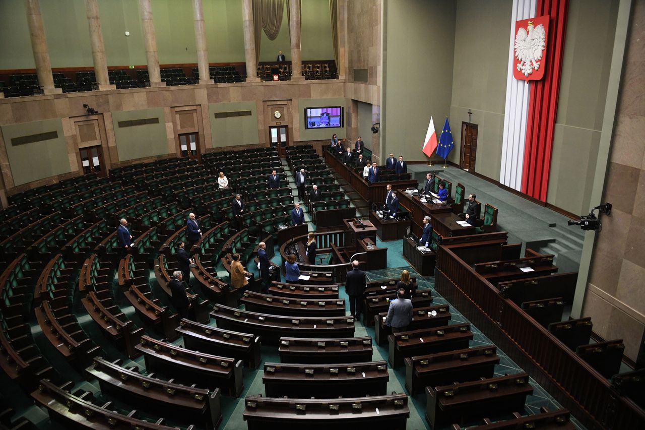 Koronawirus w Polsce. Obrady w Sejmie, tematem tarcza antykryzysowa