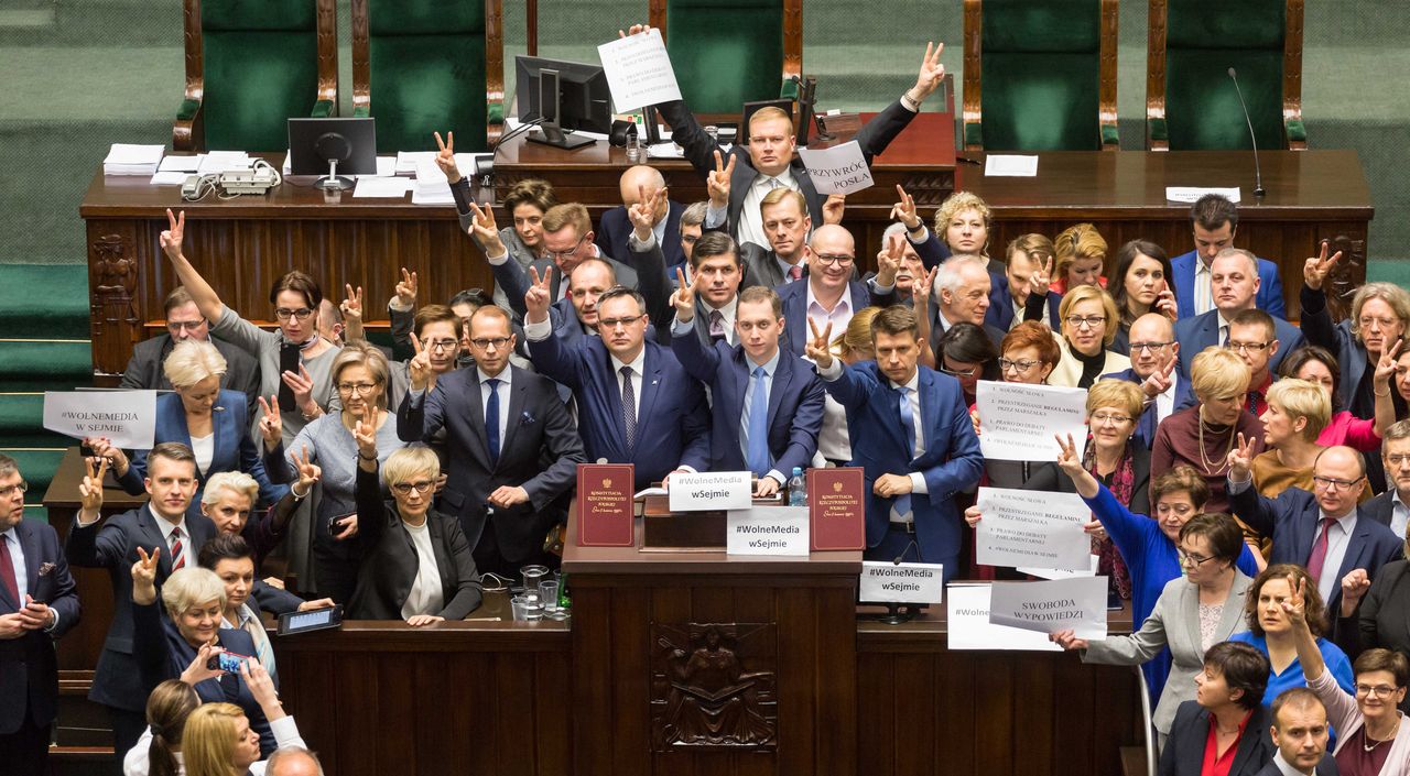 PiS przykręca posłom śrubę. Chce zmian w regulaminie Sejmu