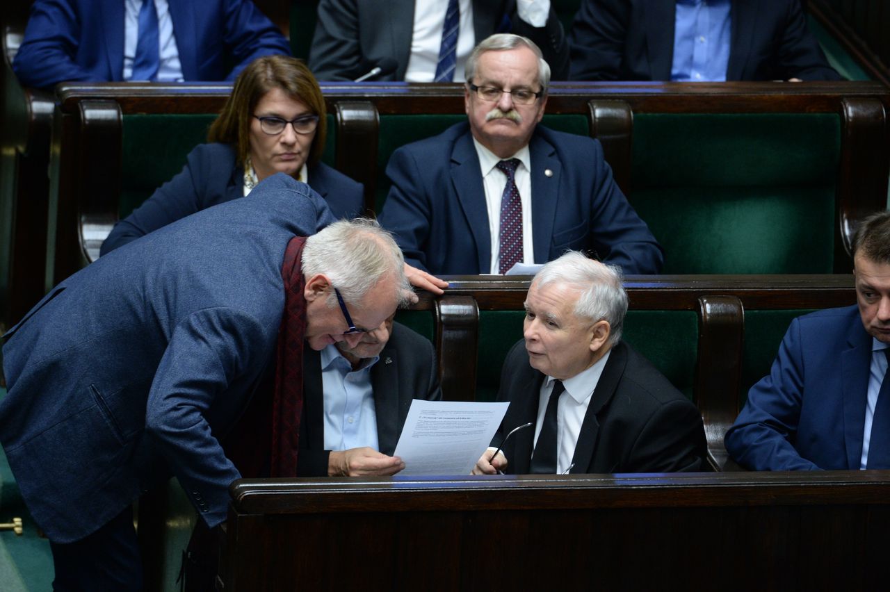 Rekonstrukcja rządu w listopadzie? Kaczyński znowu miał o niej mówić