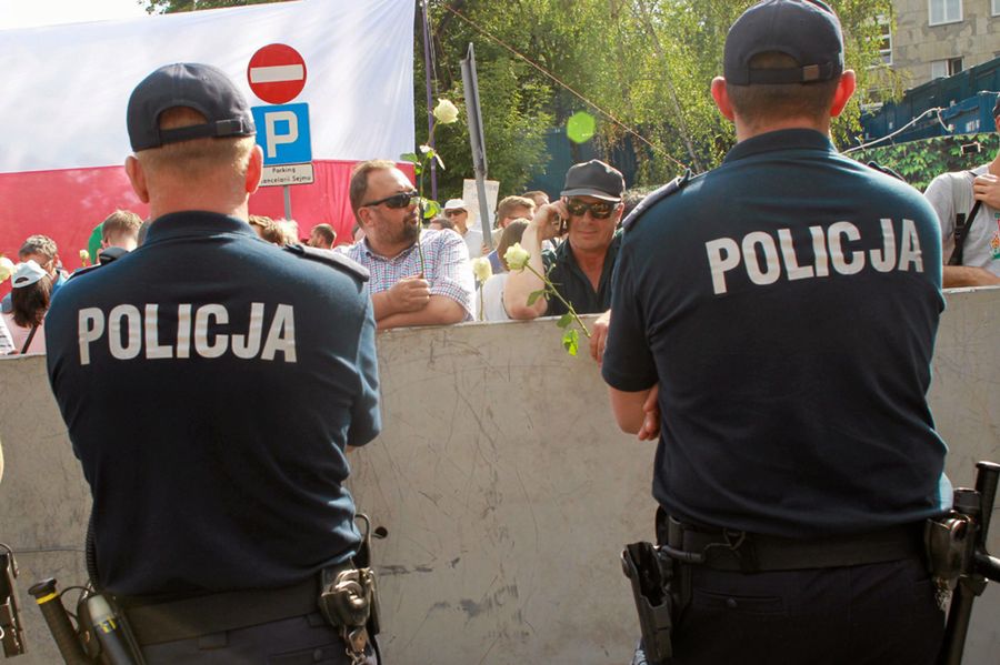 "UE musi zatrzymać autorytarny skręt Polski i bronić praw jej obywateli". Stanowczy apel ws. rządu PiS