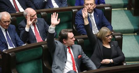 "Ustawa dyscyplinująca" przegłosowana. Projekt skierowany do komisji