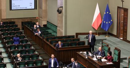 Nocą w Sejmie zmieniono Kodeks wyborczy. Prof. Marek Chmaj: to niezgodne z Konstytucją