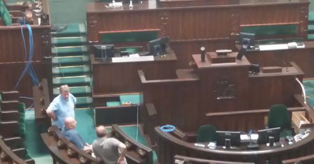 Przez remont w Sejmie PiS może mieć problem z dodatkowym posiedzeniem Sejmu – ustaliła Wirtualna Polska