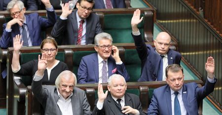 Jakie partie znają Polacy? Sondaż Kantar Public