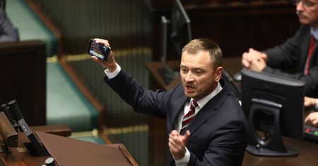 Przeloty posłów. Sławomir Nitras jest rekordzistą, odbył 80 lotów za prawie 46 tys. zł