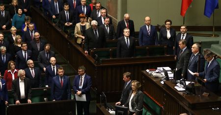 Sondaż: spada poparcie dla PiS. Nowoczesna rośnie w siłę