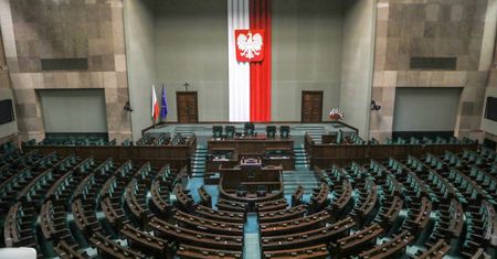 Sondaże wyborcze. PiS może rządzić samodzielnie. W Sejmie tylko 4 ugrupowania