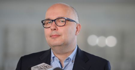 Zemdlał na mównicy. Robert Kropiwnicki o swoim zdrowiu: "lepszy od stanu polskich służb"