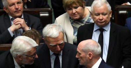 Dwa sensacyjne sondaże. Niewesołe dla PiS