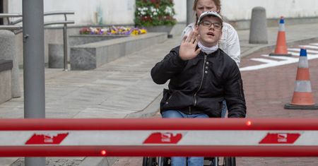 Giertych przewrotnie gratuluje Kuchcińskiemu. "Poradził sobie z brutalnym skokiem na kasę"