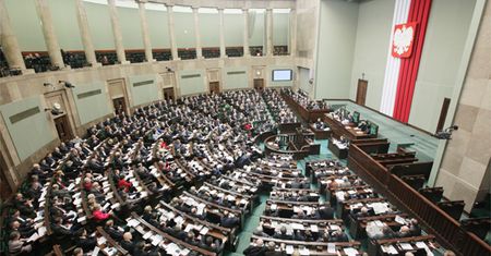 Chcą przepchnąć kontrowersyjne ustawy - nikt nie zauważy