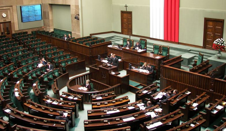 Sejm odrzucił poprawki Senatu ws. "trzynastek".