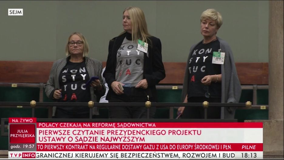 Te koszulki wywołały interwencje Straży Marszałkowskiej. 