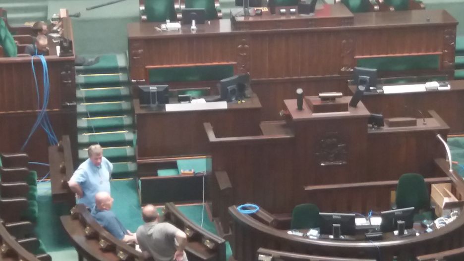 Początek remontu na sali plenarnej