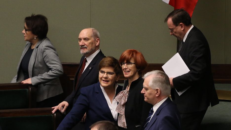 Dane raportu przytacza "Super Express"