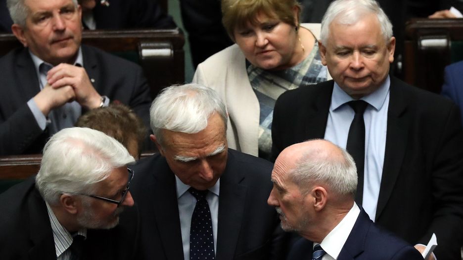 Sondaże partyjne elektryzują opinie publiczną od kilku tygodni