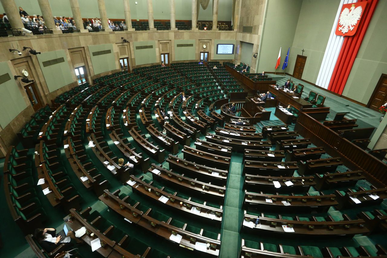 Debata o SOR-ach w Sejmie i puste ławy? Sprawdziliśmy, jak było naprawdę