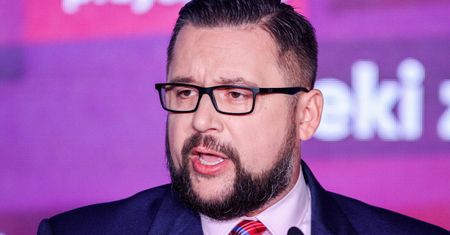 Marcin Kulasek o wynagrodzeniu. Poseł Lewicy oburzył Polaków [BADANIE]