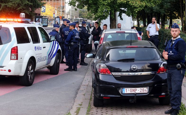 Atak nożownika na policjanta w Brukseli. Napastnik postrzelony