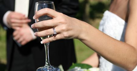 Sprzedał nerkę, żeby narzeczona miała bajkowe wesele. Miesiąc później zmarł