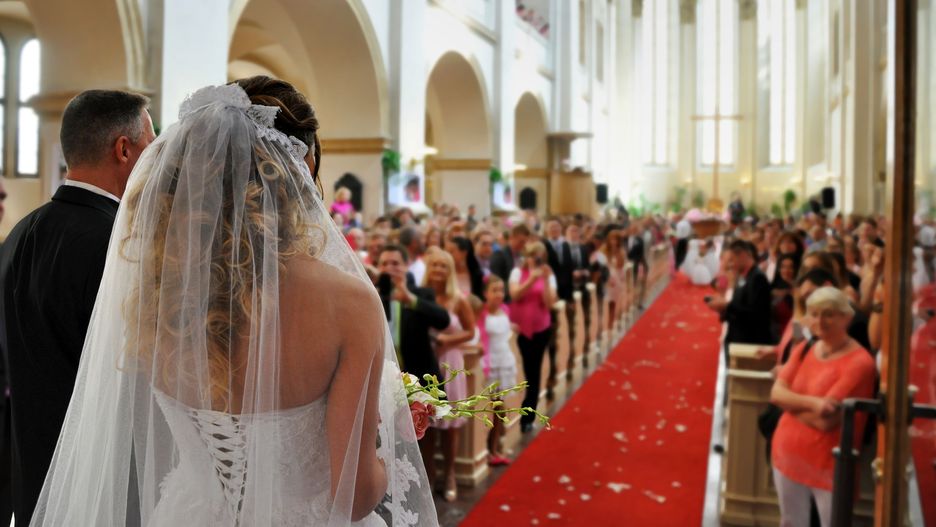 Panna młoda obliczyła, ile powinna dostać pieniędzy