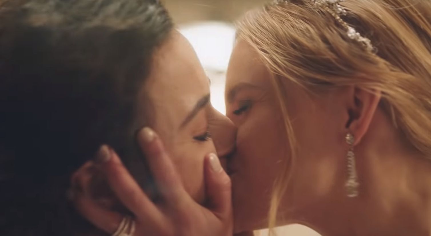 Ta scena przesądziła sprawę. Hallmark wycofał serię reklam z lesbijkami