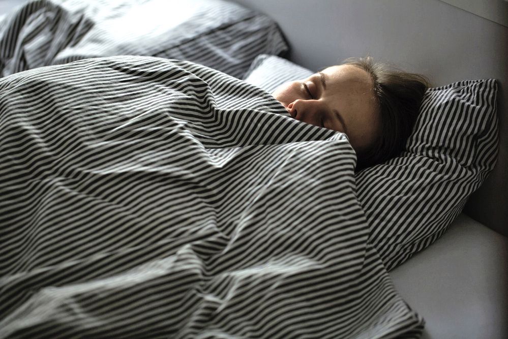 Badania potwierdzają: brak snu jest powiązany z otyłością. Im mniej śpisz, tym bardziej tyjesz