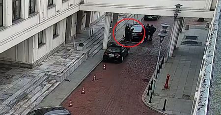 Incydent z TVP w Senacie. Dyrektor gabinetu marszałka została uderzona w głowę kamerą