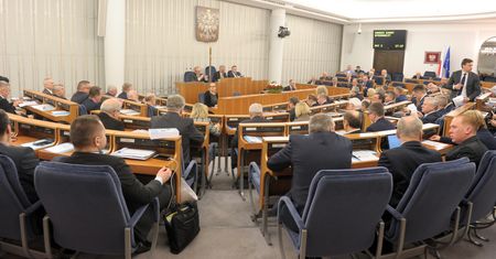 Wojna o e-papierosy w Senacie. Lobbing, tajemnicza poprawka i mniejsza akcyza
