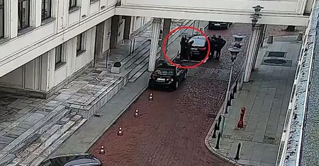 Incydent przed Senatem. Jest reakcja TVP
