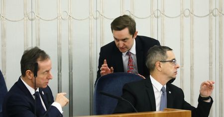 PiS kontra opozycja. Senat debatuje nad "ustawą kagańcową"