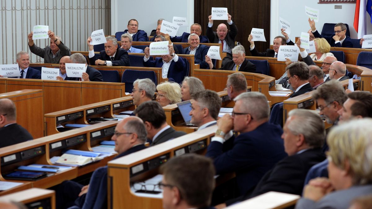 Aplikacja, która chce zamówić Senat, może kosztować ok. 1 mln zł.