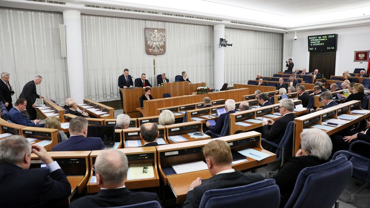 Za ustawą o obniżeniu podatków głosowało 62 senatorów.