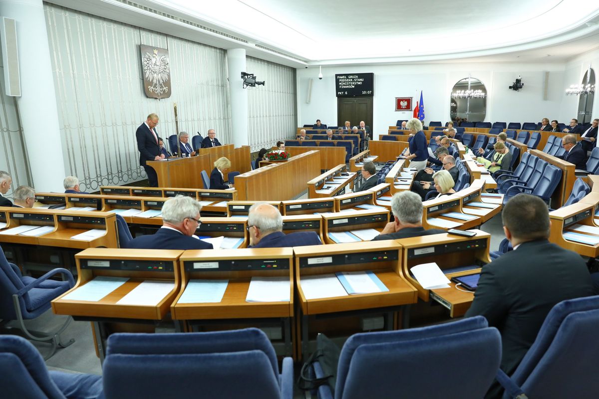 Senat poparł obniżenie pensji posłom i senatorom. Nie było poprawek